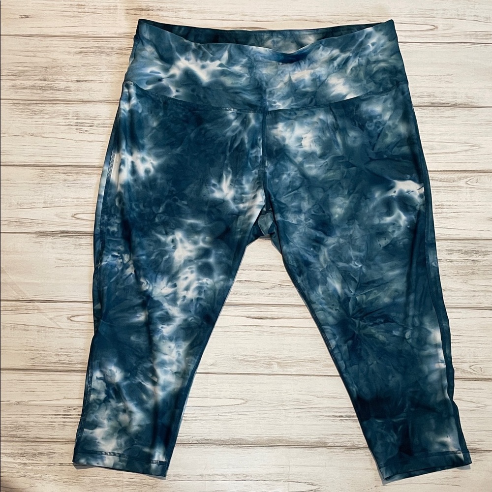 VOGO Athletica Blue Tie-Dye Capri Leggings